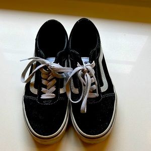 Kids’ Vans black size 3